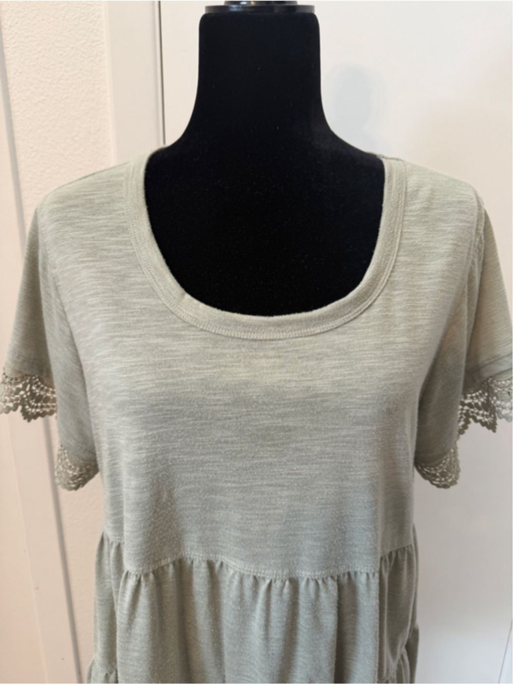 Live & Let Live 3X Tunic Top Sage Green Lace Sleeve Tiered Babydoll Boho Plus - Picture 2 of 6